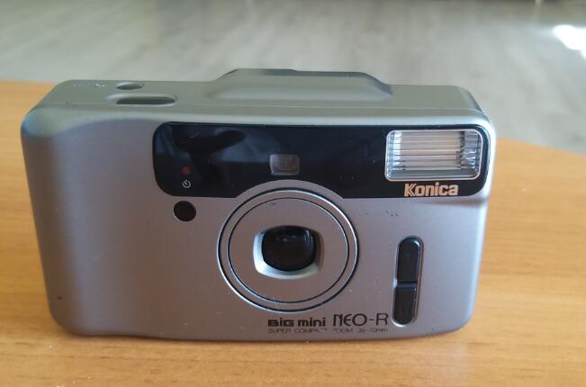 Konica Big Mini Neo-R 随身底片相機(金色版)/日本限定版/f=3.5-7.4/35