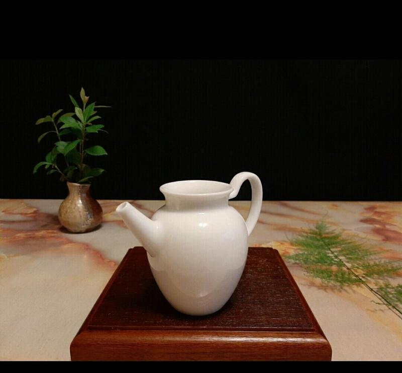 磁茶海~精美景德名瓷公道杯茶海，約200cc，全新品。