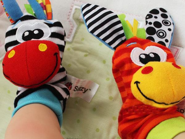 << igoole >> 嬰兒襪套寶寶彩色襪套搖鈴腳套嬰兒玩具用品開心一對  (現貨)1228