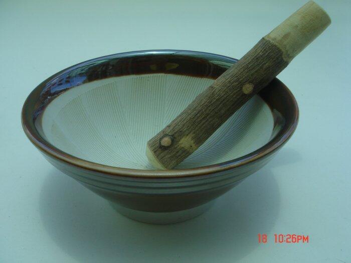 東昇瓷器餐具=日本進口4號磨缽(可磨山藥.芝麻.擂茶.磨粉磨泥)---附木棒