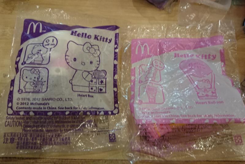 2012年 香港麥當勞 Hello Kitty 愛情百寶箱/甜蜜熱氣球 二個不拆賣【三十之上 是賺旅費的】