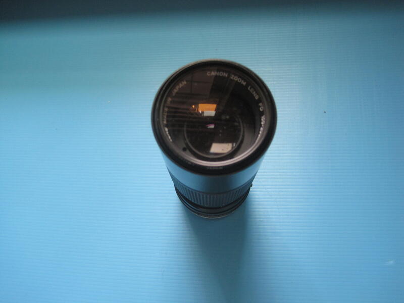 Canon  Zoom Lens FD 100-200mm 1:5.6手動對焦定焦標準鏡頭 有點霉班需整理如圖