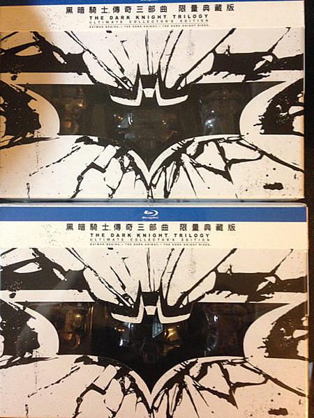 (全新品)黑暗騎士傳奇三部曲 限量典藏禮盒版 藍光BD(附蝙蝠車x3 寫真本 紀念卡)得利公司貨 缺貨中