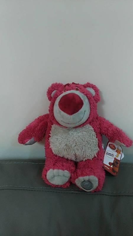 DISNEY 迪士尼 熊抱哥 絨毛玩偶 玩具 草莓熊