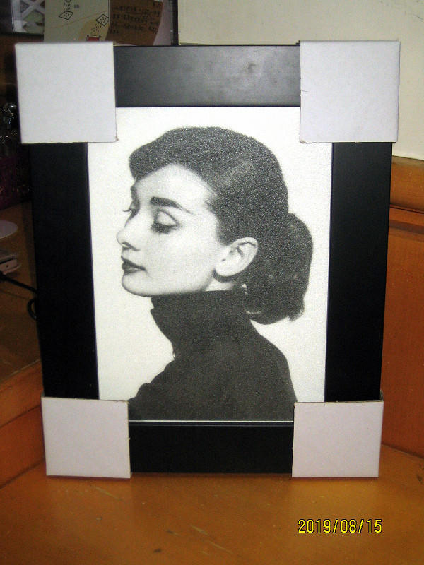 【全新】 奧黛麗赫本 Audrey Hepburn #進口劇照(壓版鑽石膜+原木框)