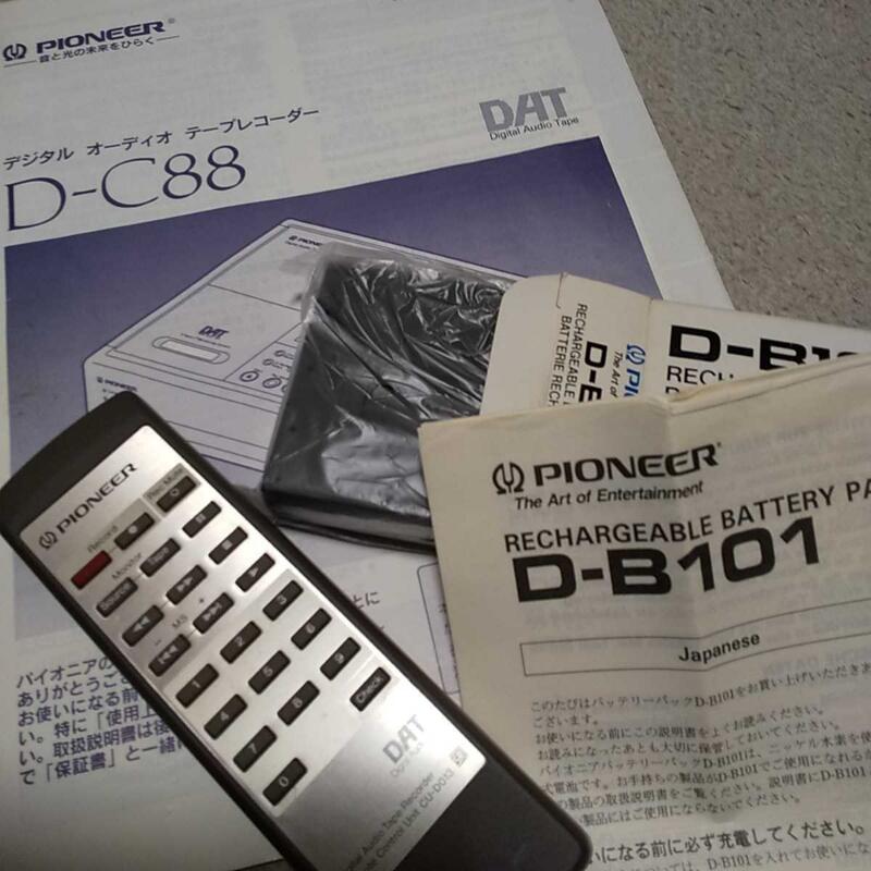 PIONEER D-C88可攜帶式高音質DAT卡座(附原廠遙控器/變壓器/電池/說明書