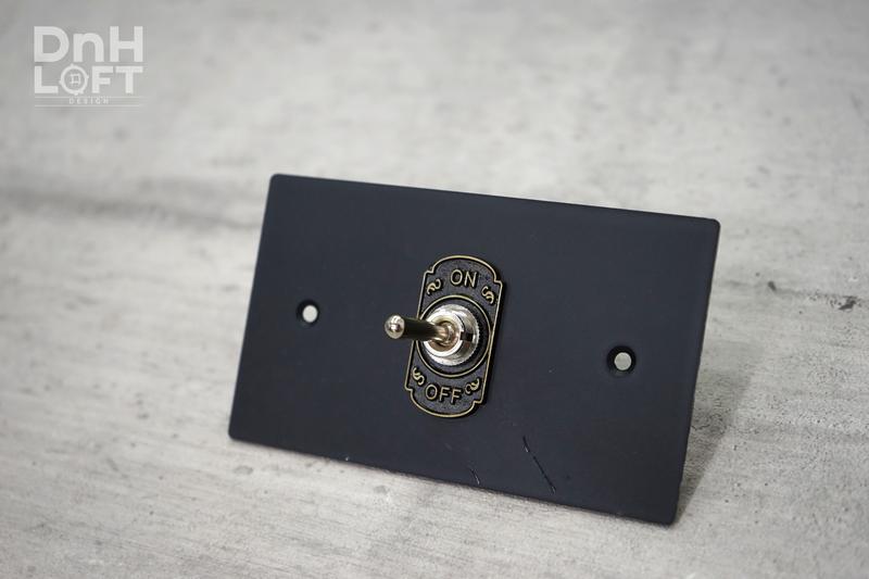 【DnH】電火 飾牌1開  美式開關 USB插座 消光黑面板 工業風 復古風 設計款 咖啡廳 LOFT