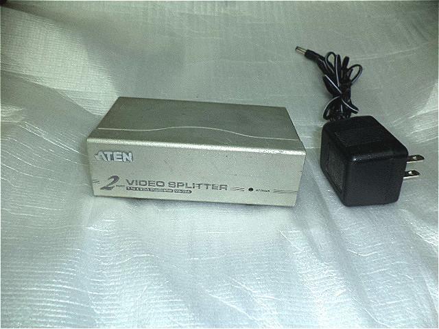 露天二手3C大賣場 ATEN VS92A 2埠 VGA 螢幕分配器 (一進二出) 沒有附VGA線材 品號 9202
