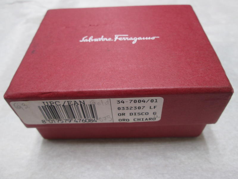Salvadore Ferragmo 暗紅色硬質包裝小紙盒/尺寸: 9*7*4公分/外觀有些微撞痕或踫傷痕跡