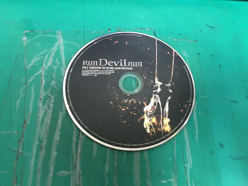 二手裸片CD 少女時代 第二張專輯 Run Devil Run <G19>