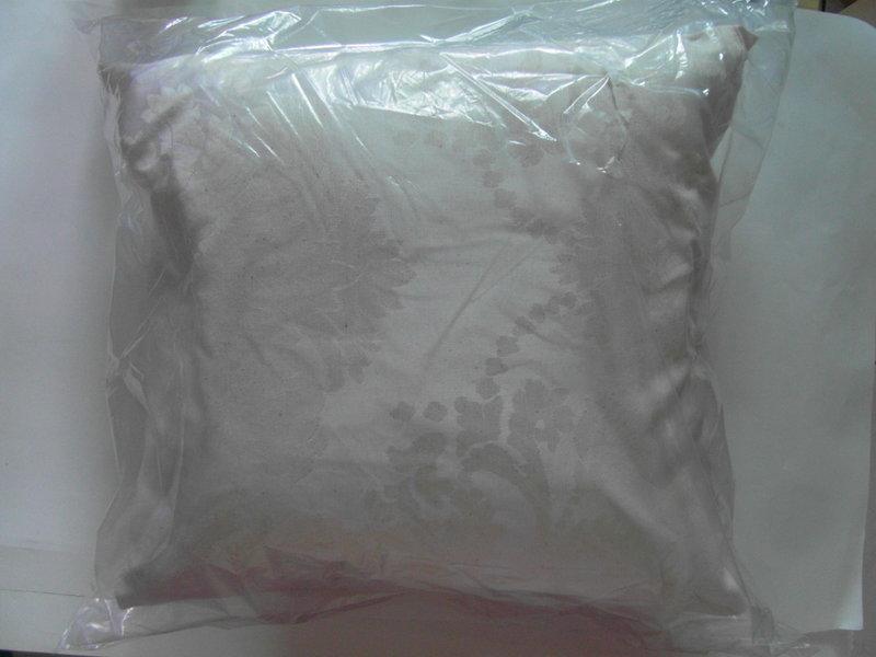 全新Microban米白色抱枕、靠枕 有復古風唷!降價囉！趁現在要買要快買到賺到喔!!