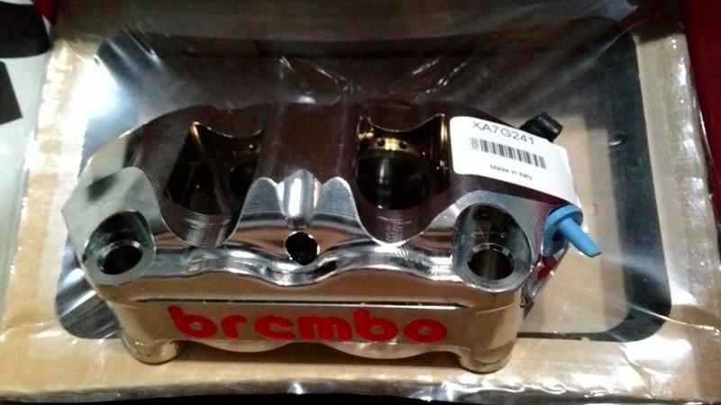 BREMBO 一體式 CNC切削鍍鎳輻射卡鉗 Xmax R3