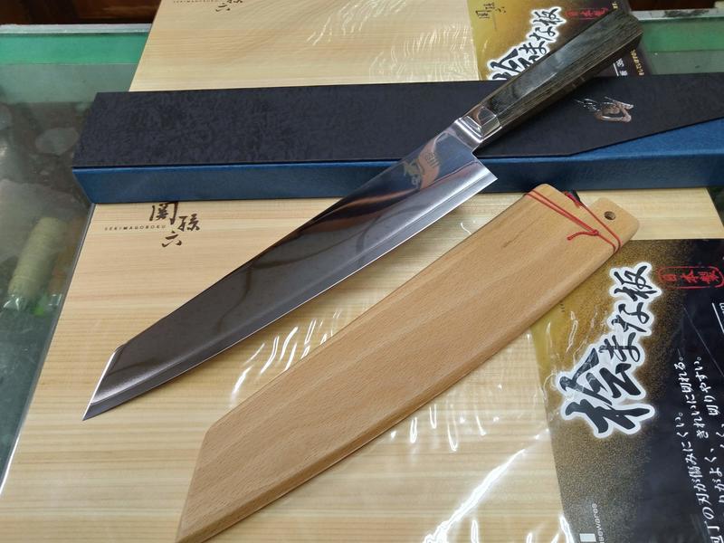 @台中市最知名的建成刀剪行@日本-旬-高硬度青紙三合鋼-鏡面劍型牛刀 VG0008