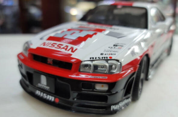 autoart 1/18。Nissan Skyline R34 Gran Turismo Version 2002。原盒