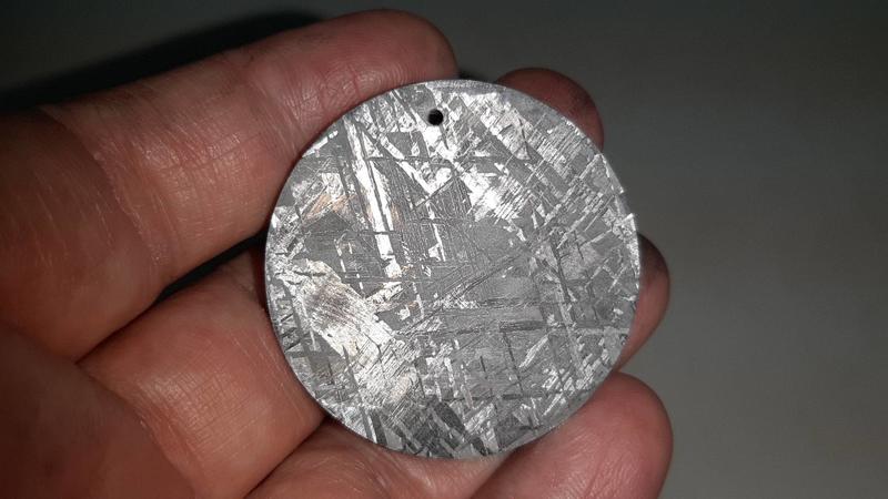 鎳鐵隕石圓盤墜gibeon天鐵圓盤墜直徑40MM厚4MM39克