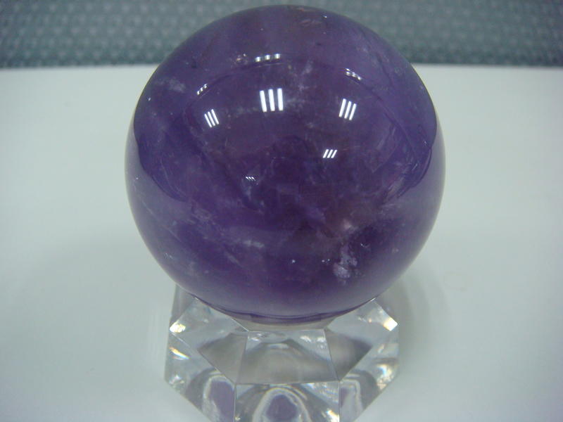 紫水晶球081(重161g,直徑49mm)附壓克力座