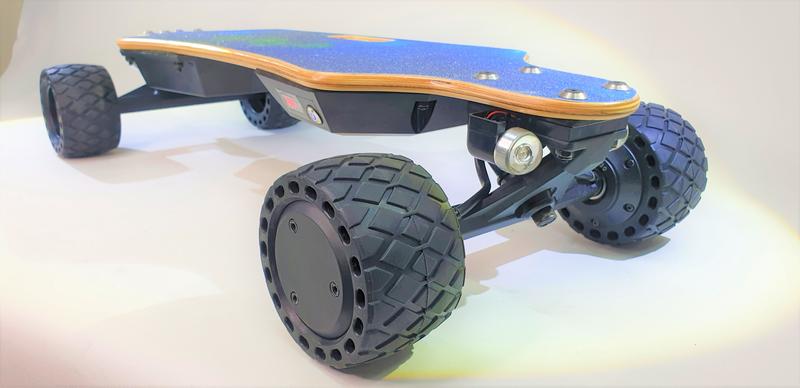 【瘋狂電鰻】[現貨] 客製化滑板 自選規格 代步神器 自行開發設計 全面優化