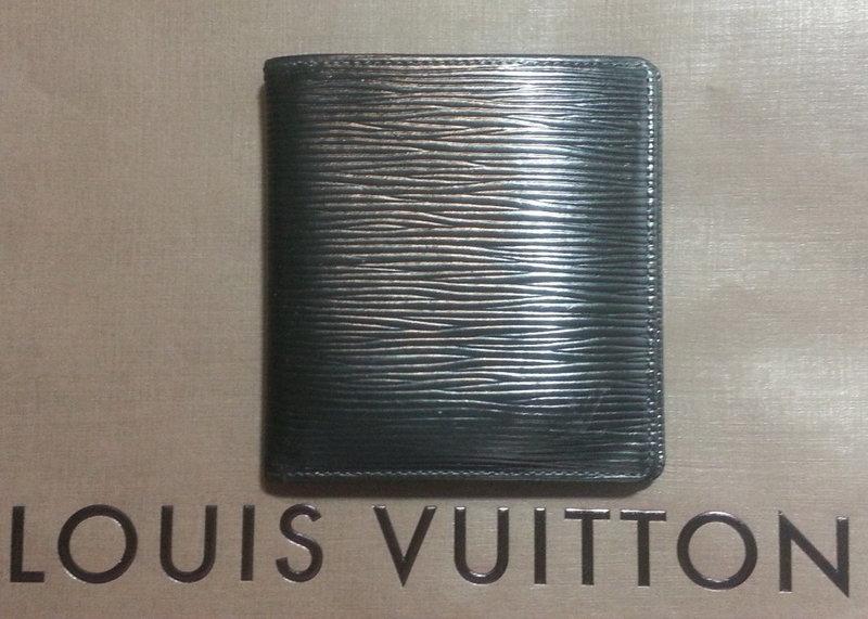  Louis Vuitton 路易威登 EPI 水波紋LV 短夾/皮夾㊣黑色~二手真品 有CHANEL(暫保留!請勿下標