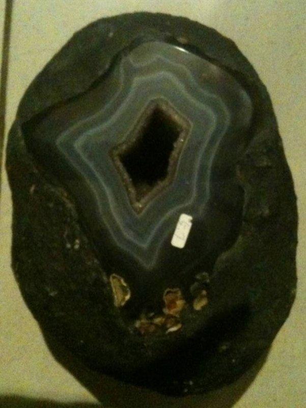 瑪瑙邊晶洞(5.7公斤)