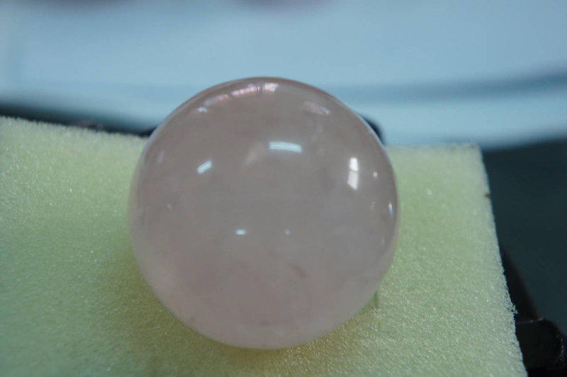 天然粉晶球40mm