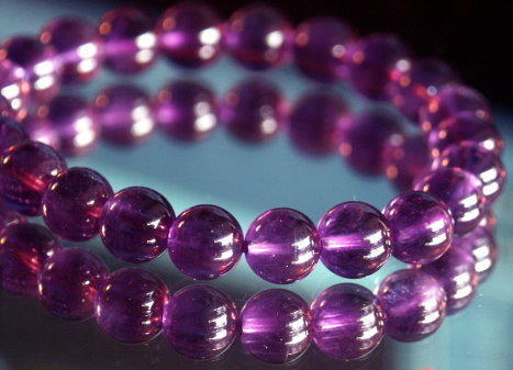 超嚴選~嬌豔紫水晶手珠 ~3A級~ 紫色之巔~ vs 紫水晶洞