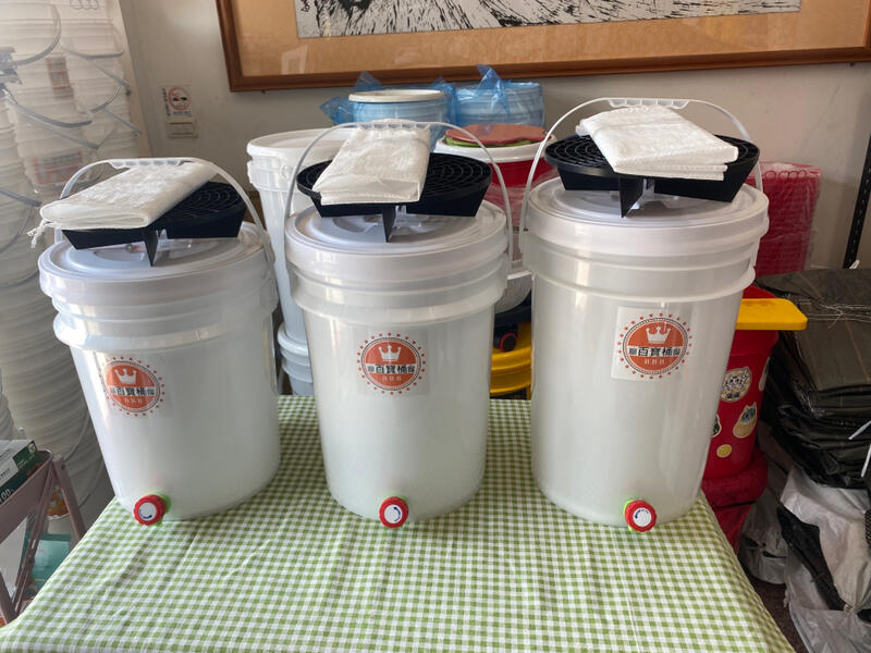 台南百寶桶 全台最高CP值的18/20/23L 全新廚餘堆肥桶螺旋蓋出售/發酵/密封/液體/環保酵素/PP/耐酸鹼/耐溫 | 露天市集 | 全 ...
