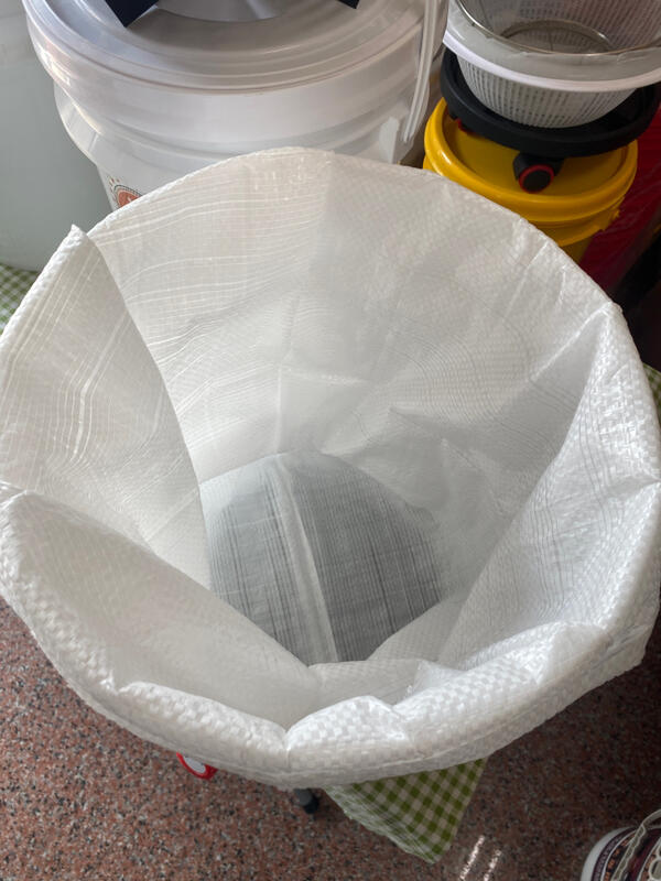 台南百寶桶 全台最高CP值的18/20/23L 全新廚餘堆肥桶螺旋蓋出售/發酵/密封/液體/環保酵素/PP/耐酸鹼/耐溫 | 露天市集 | 全 ...
