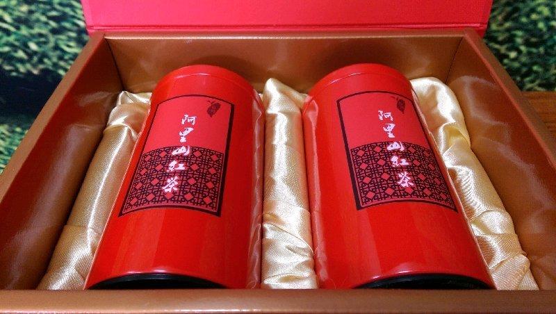 《嚴選阿里山紅茶禮盒#16》手採茶、送禮、禮盒、陶瓷茶具、茶杯組〈滿壹斤免運費〉