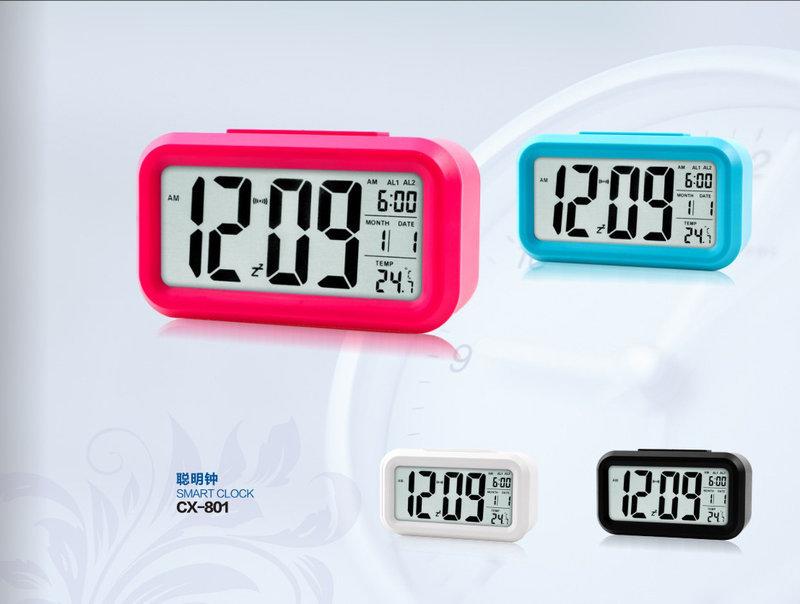 【露天A1店】(光控聰明鐘 CX-801) 帶溫度顯示/日曆/星期/時鐘/夜光/光控/貪睡鬧鐘/懶人/LED電子鬧鐘