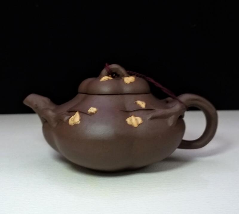 珍藏30年以上早期宜興70年代紫砂壺，梅花壺。