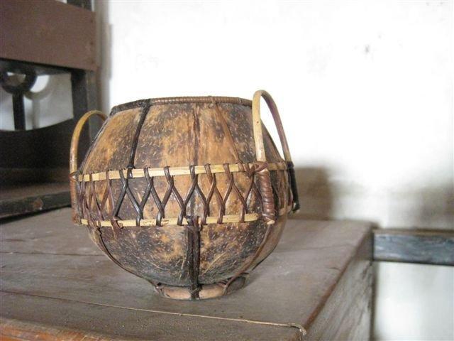 232<+8>-----椰 殼 水 壺 ( 老件, 原住民的手工藝品 )