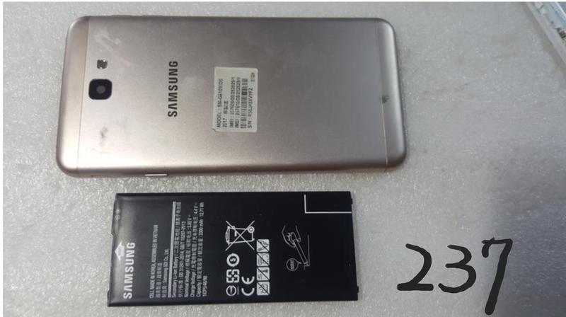 三星SM-G610Y/DS電池一顆，功能正常無變形，含後蓋約九成新。