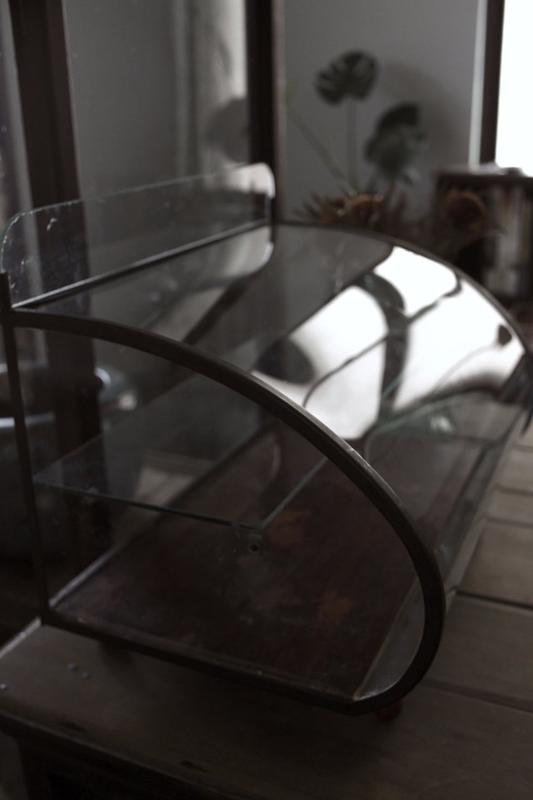 極美櫃 玻璃展示櫃 台灣檜木 特殊流線 台中可面交