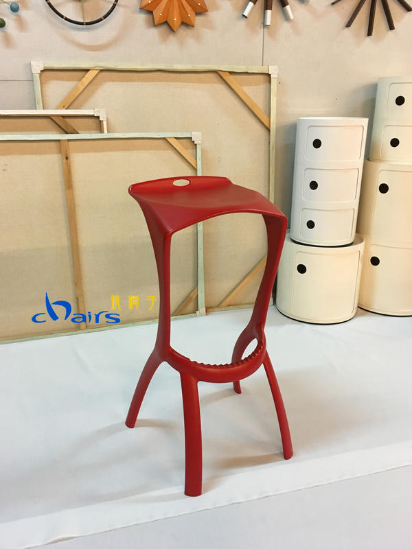 【挑椅子】鯊魚吧椅。吧檯椅。紅色。(復刻版) ST-011