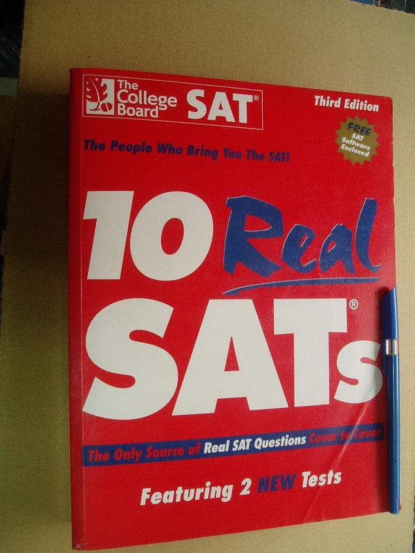 10 Real SATs 三版 附光碟 ISBN 0874477050少許劃記五成新685頁 書側有泛黃			2003 
