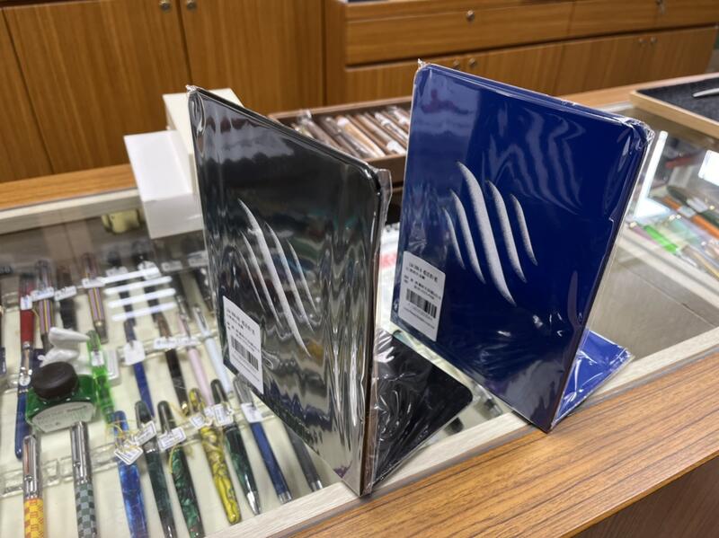 【UZ文具批發中心】Long Ho 龍和 鐵書架(DR-008) 檔書架 特價一組$150 黑色和藍色可選購