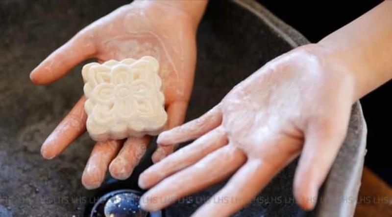 使用肥皂洗手最適合來預防病毒感染，但一定要洗足20秒，請看影片實驗喔！