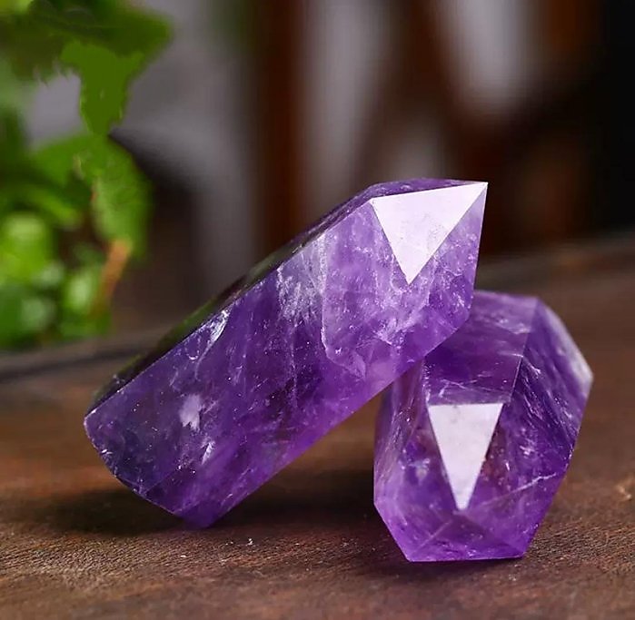 紫水晶 10.42克拉天然紫水晶，软垫，VVS