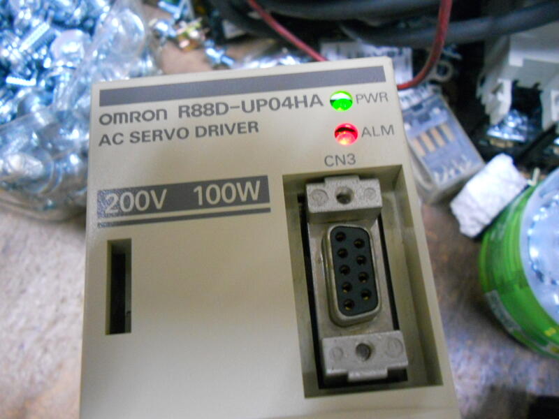 OMRON 伺服驅動器 R88D-UP04H單相 AC SERVO DRIVER 200-230VAC 100W(D1)