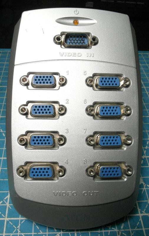 VGA 8port 1進8出 1分8切換器 分配器 主機對8螢幕