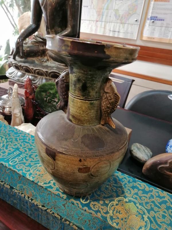 保真 有執照的鑑定專家割愛 宋朝陶瓷花瓶 沒有瑕疵。 收藏割愛 優惠免運也可以自取在新莊民安路1樓。