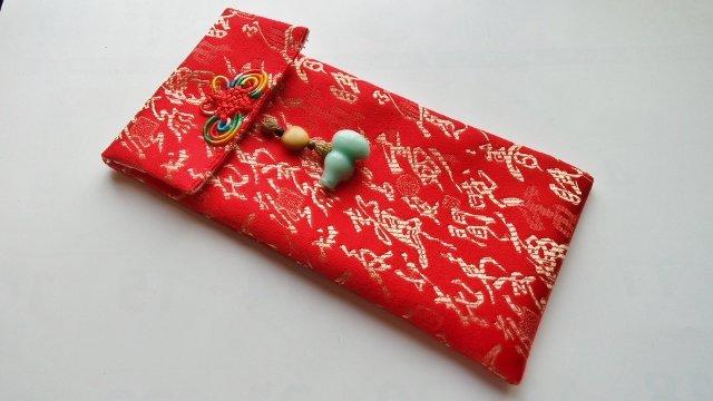 ㄚ嬌手作◎中國風直式紅包袋~綢緞布料~蝴蝶編結~玉葫蘆墜飾