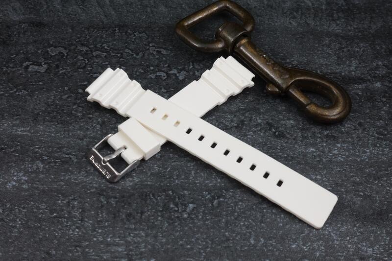 凸型18mm錶帶白色橡膠錶帶～電子錶石英錶不鏽鋼製表扣 可替代MRW-200H原廠表帶or其他品牌相同規格表帶