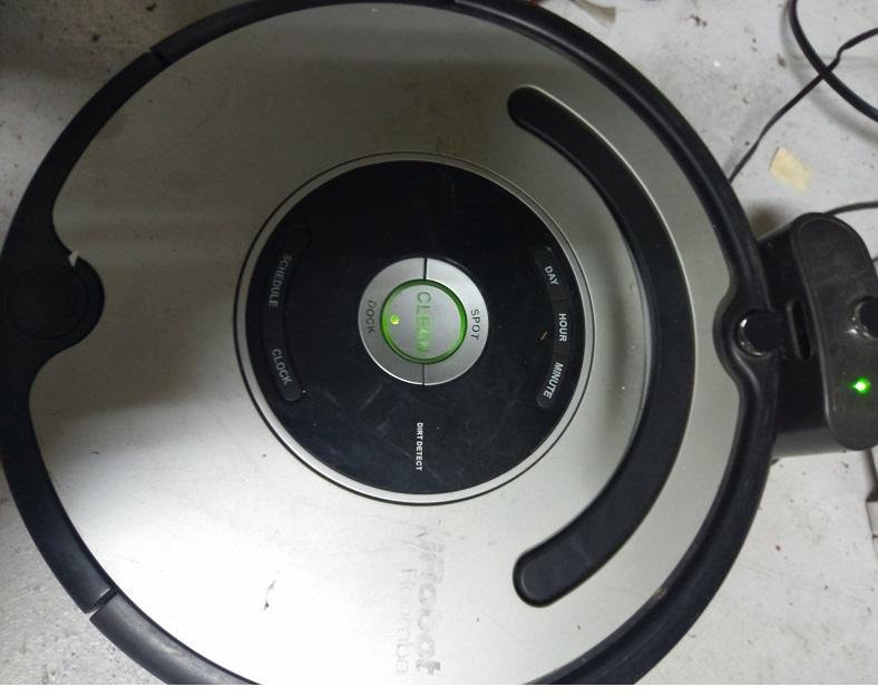 二手iRobot-Roomba 561機器人掃地機(上電有反應可以運轉並可以回充電器位址)