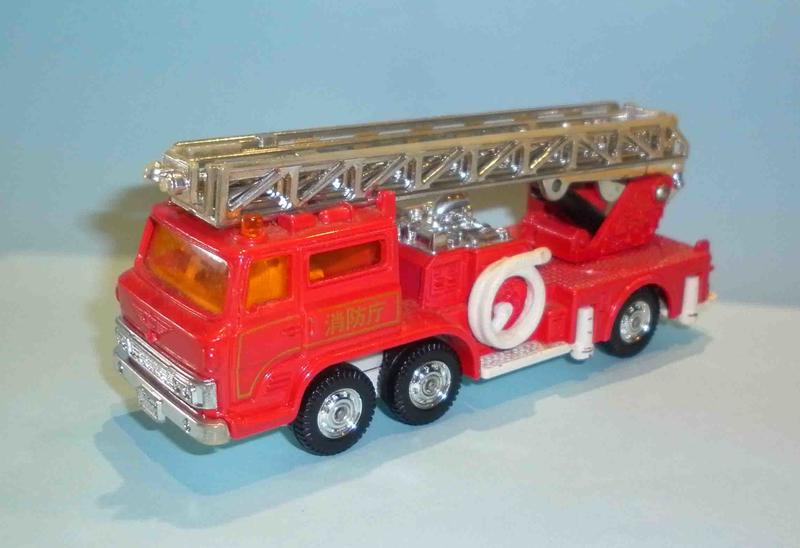 Tomica dandy AERIAL LADDER FIRE TRUCK 1/82 消防車 絕版 日本製