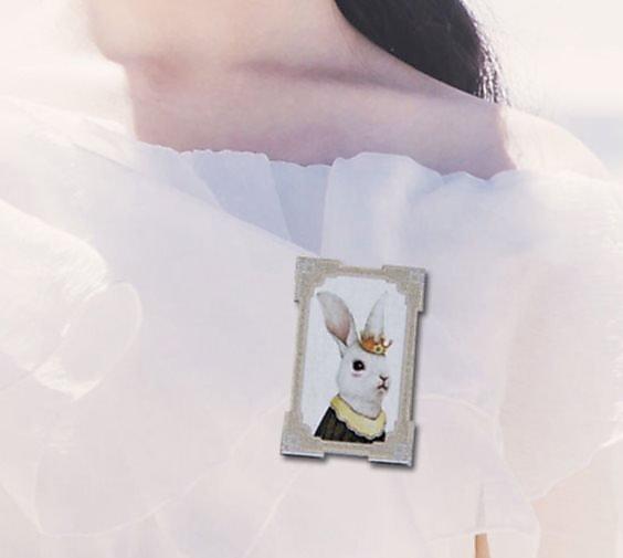 新款 文藝氣質小動物相框領飾灰  韓國復古森系布藝卡通兔子胸針個性創意別針飾品廠家蘿莉塔 LIZLISA動漫 