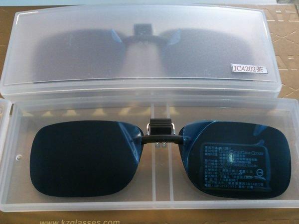 [小黃的眼鏡店] 第二代 前掛.掛勾式(勾掛於鏡框中樑使用)可掀 UV400 偏光太陽眼鏡片(可掀) $190