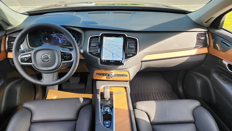 富豪 XC90 B5 Plus 七人座丨2024年出廠︱大瑋汽車 專營VOLVO車系  ✈ 2025.12發文有實車