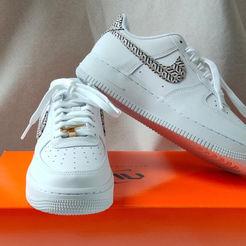 球鞋補習班W NIKE AIR FORCE 1 LX 白棕色金釦皮格紋女皮革復古休閒鞋