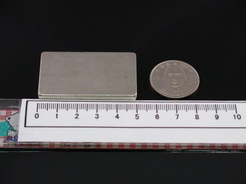 (磁鐵小舖 ) 超強釹鐵硼強磁 強力磁鐵 吸鐵石 方型50*30*5MM 超強力磁鐵 50X30X5 MM DIY